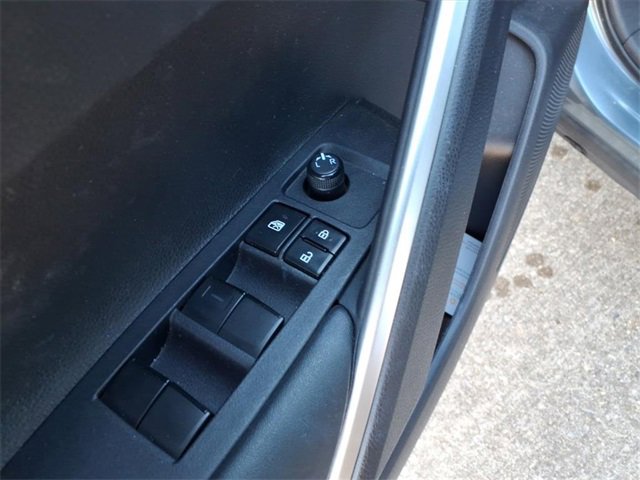 Used 2023 Toyota Corolla Cross SE image 19