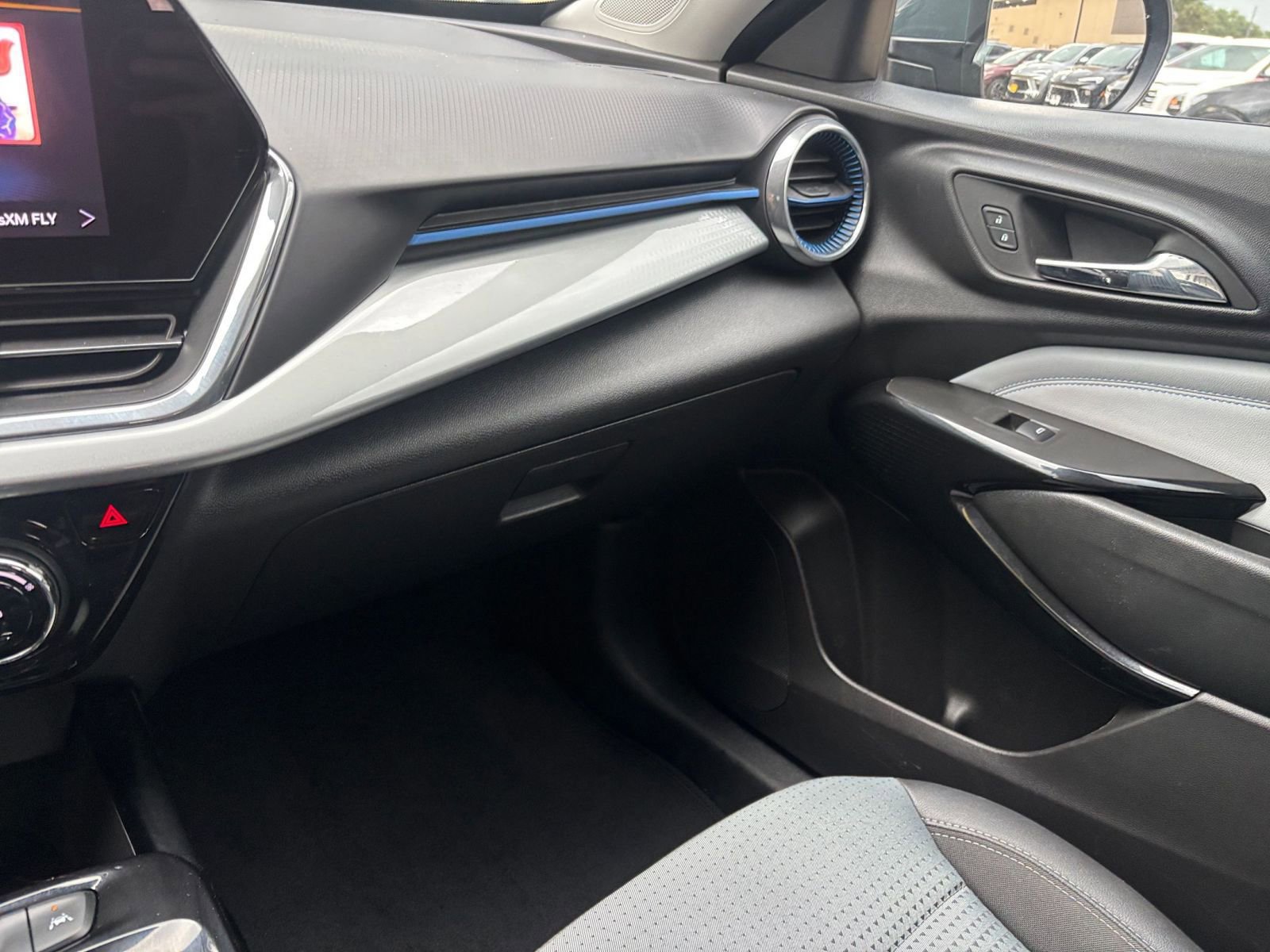 Used 2025 Chevrolet Trax LT FWD image 34