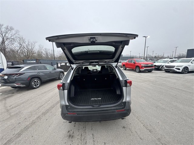 Used 2022 Toyota RAV4 LE image 22