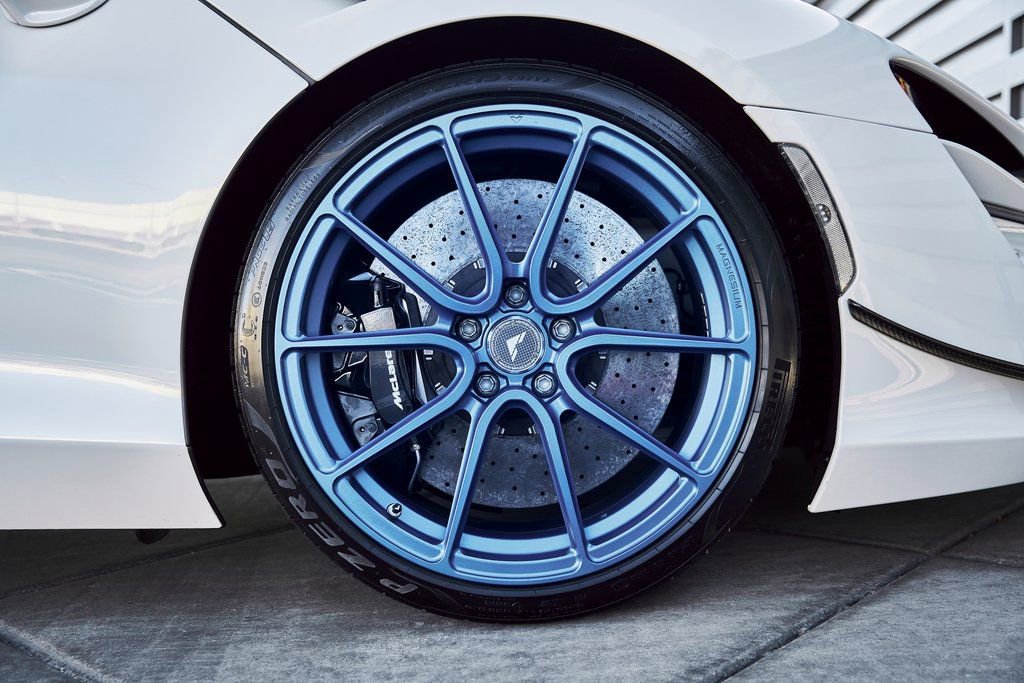 Used 2023 McLaren Artura RWD image 31