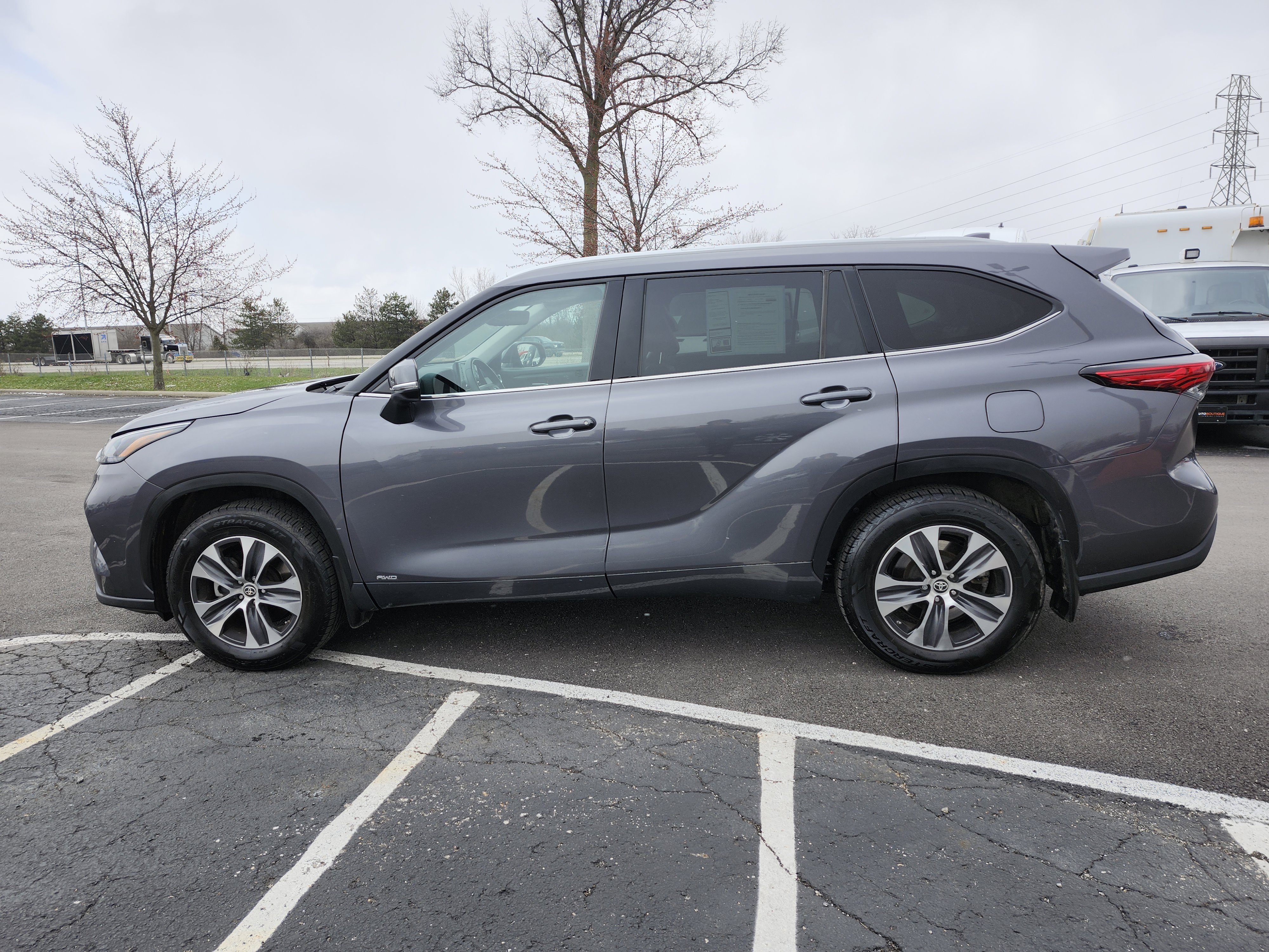 Used 2022 Toyota Highlander XLE image 17