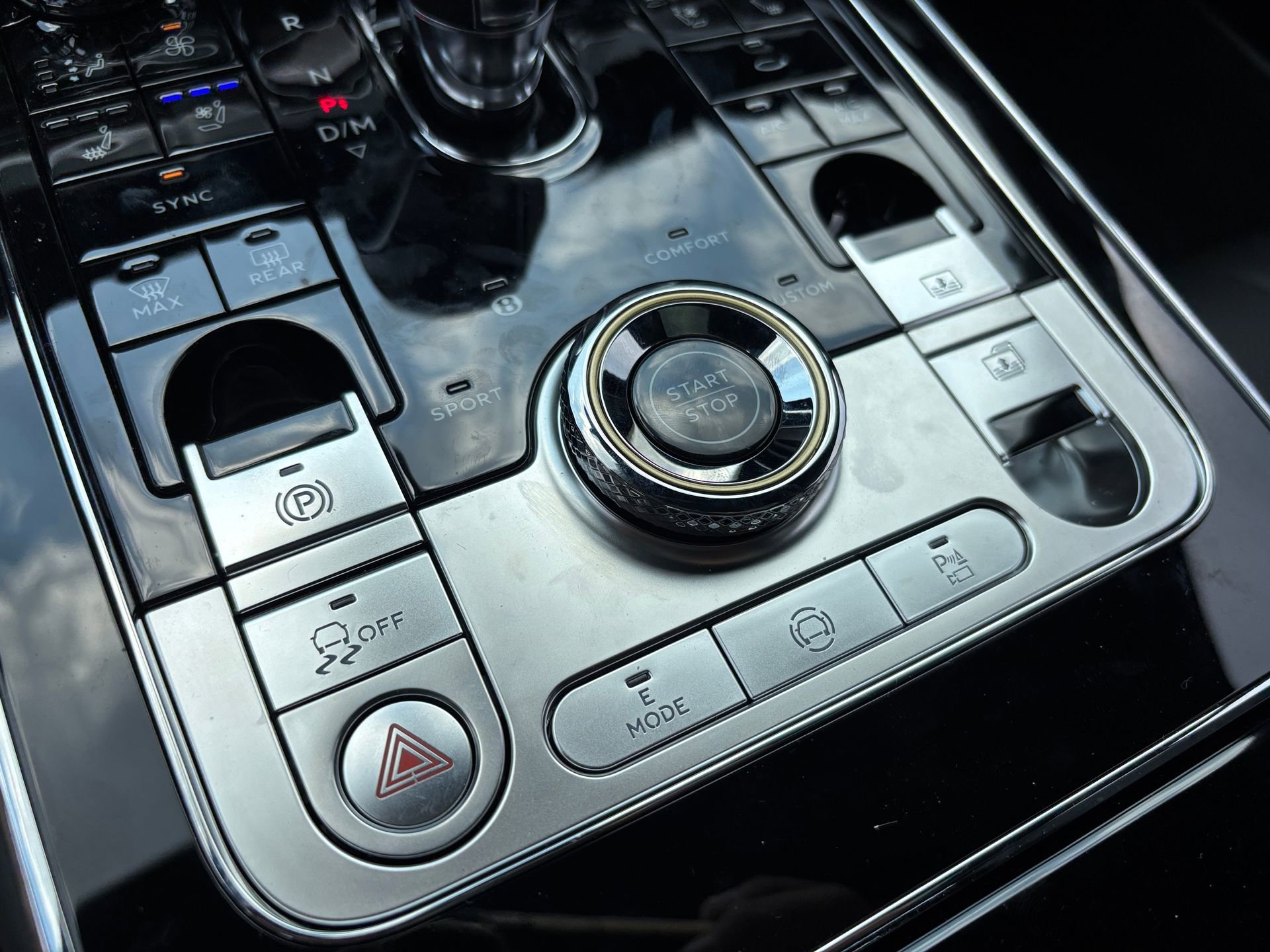 New 2025 Bentley Flying Spur Plug-In Hybrid image 45