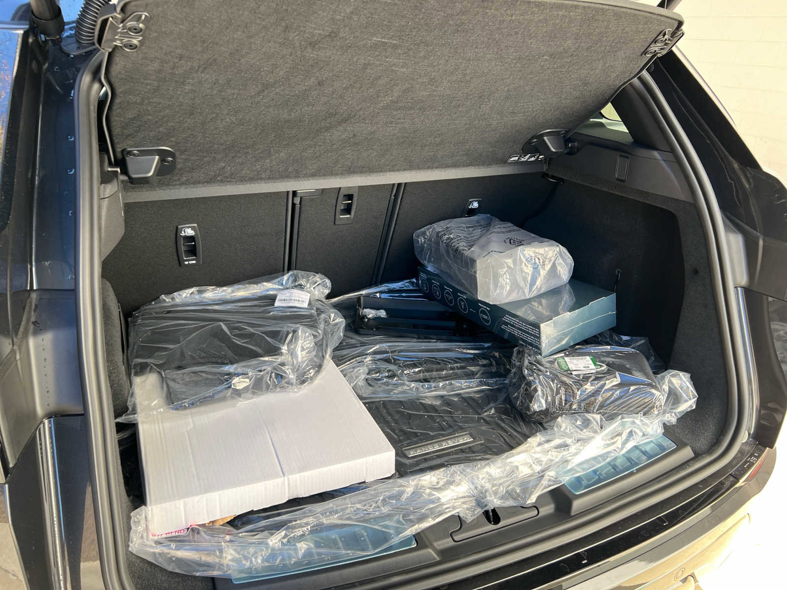 Used 2025 Land Rover Range Rover Evoque Dynamic SE image 18