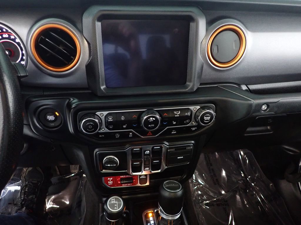Used 2020 Jeep Gladiator Mojave w/ Dual Top Group AWD/4WD image 33
