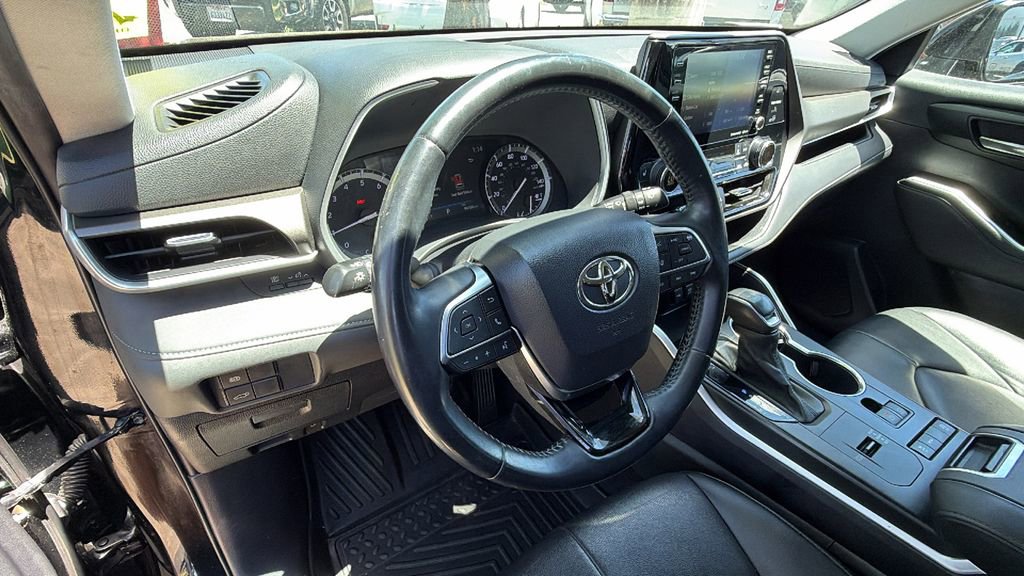 Used 2021 Toyota Highlander XLE FWD image 31
