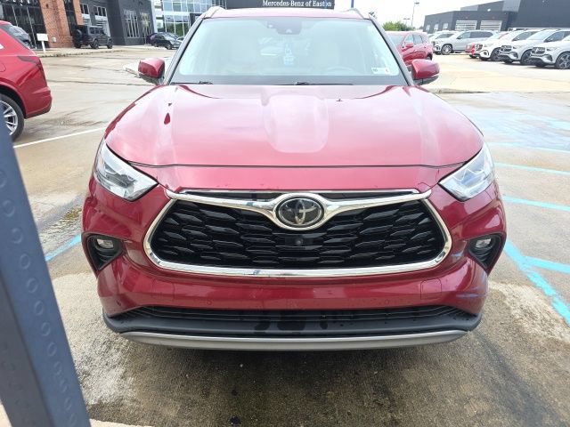 Used 2020 Toyota Highlander Platinum AWD/4WD image 2