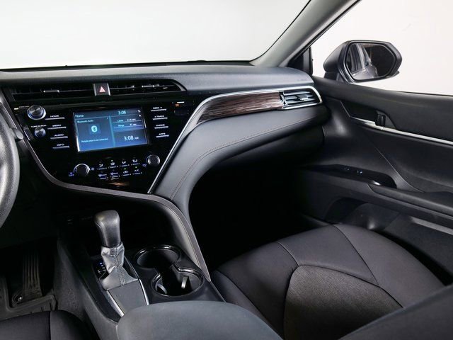 Used 2018 Toyota Camry LE FWD image 17