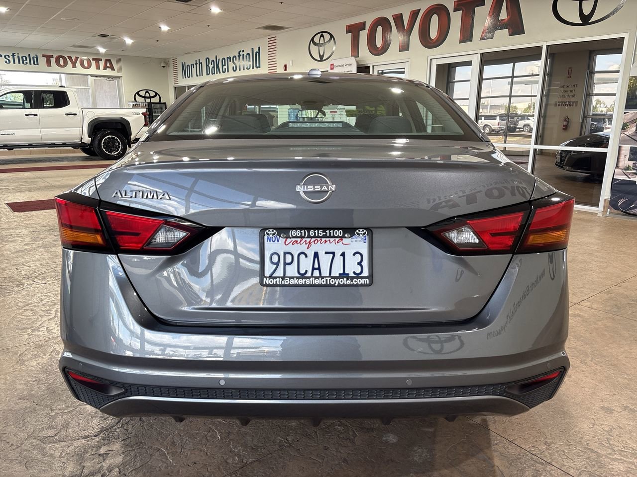 Used 2025 Nissan Altima 2.5 SV FWD image 9