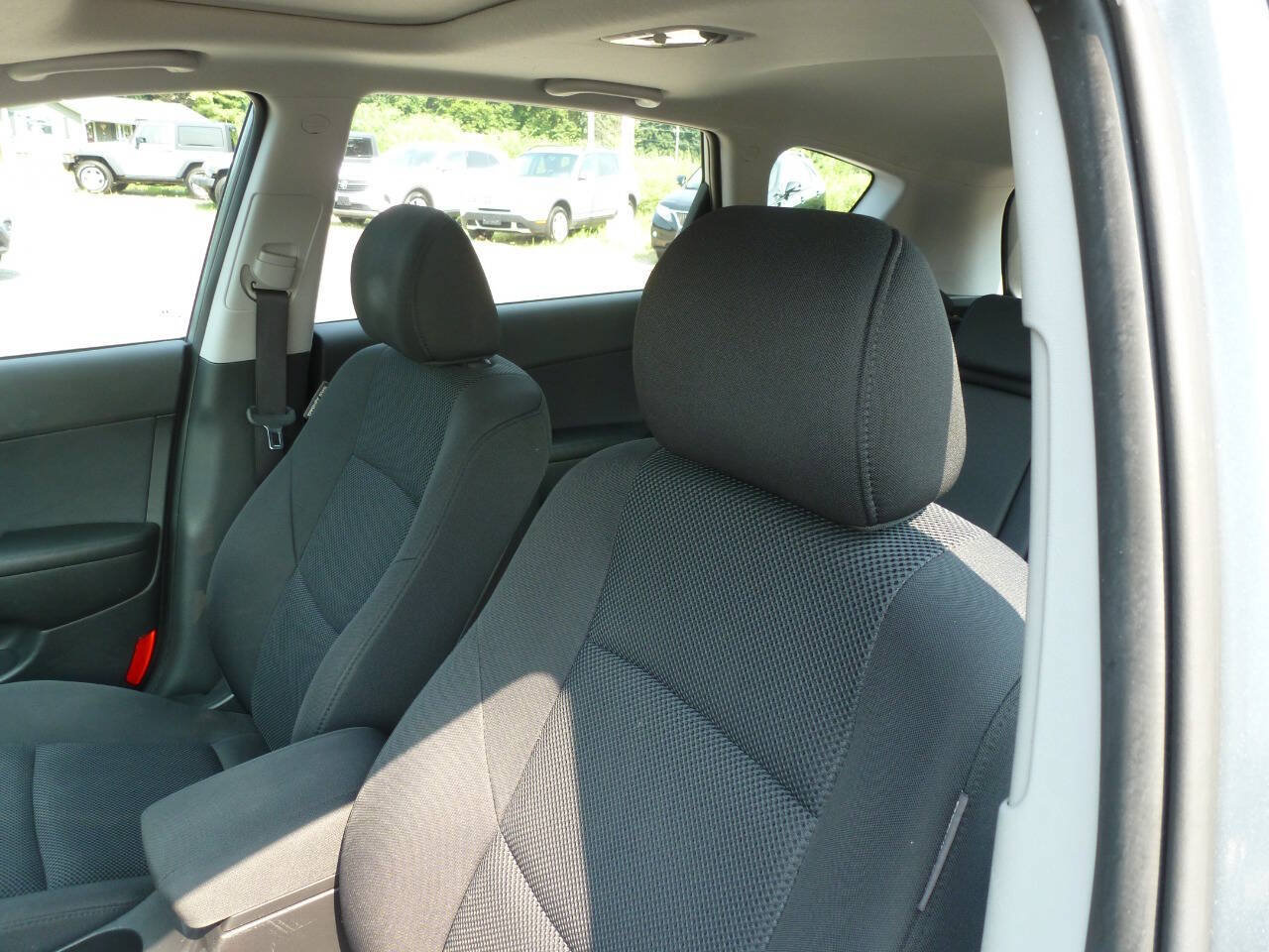 Used 2010 Hyundai Elantra SE FWD image 18