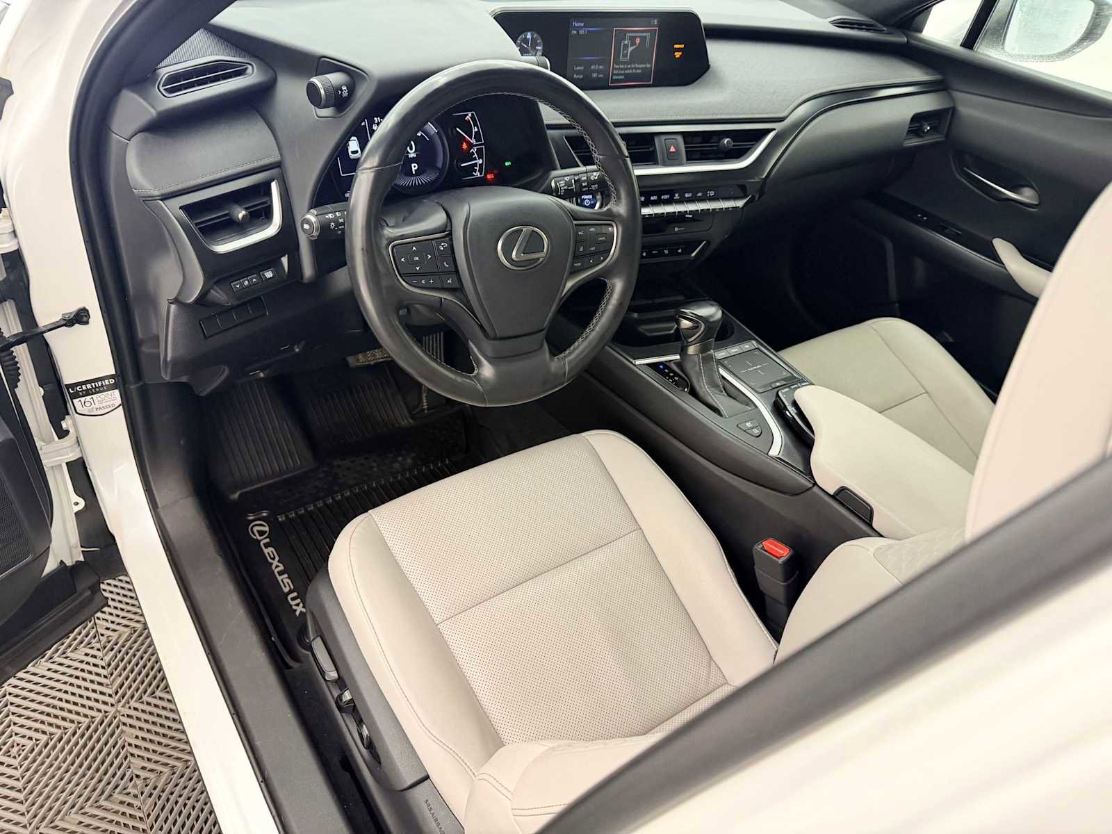 Used 2019 Lexus UX 250h w/ Premium Package image 2