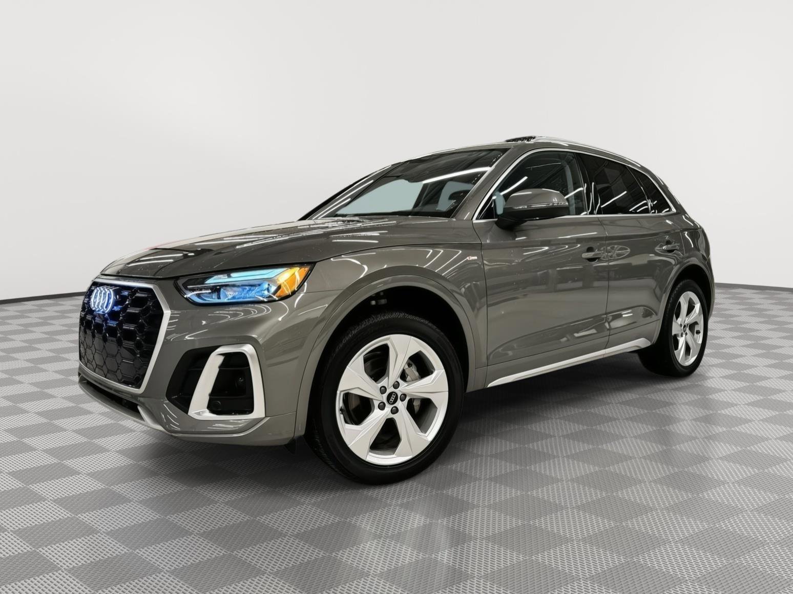 Certified 2025 Audi Q5 2.0T Premium Plus w/ Premium Plus Package image 1