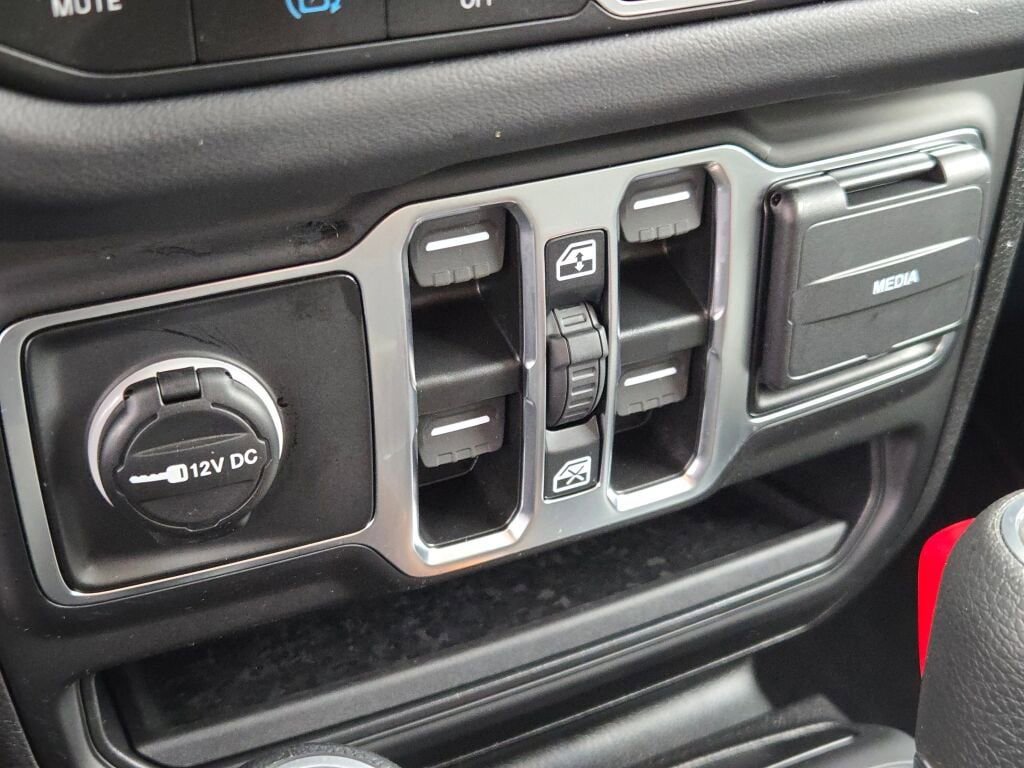 Certified 2025 Jeep Wrangler Unlimited Sahara w/ Safety Group image 24