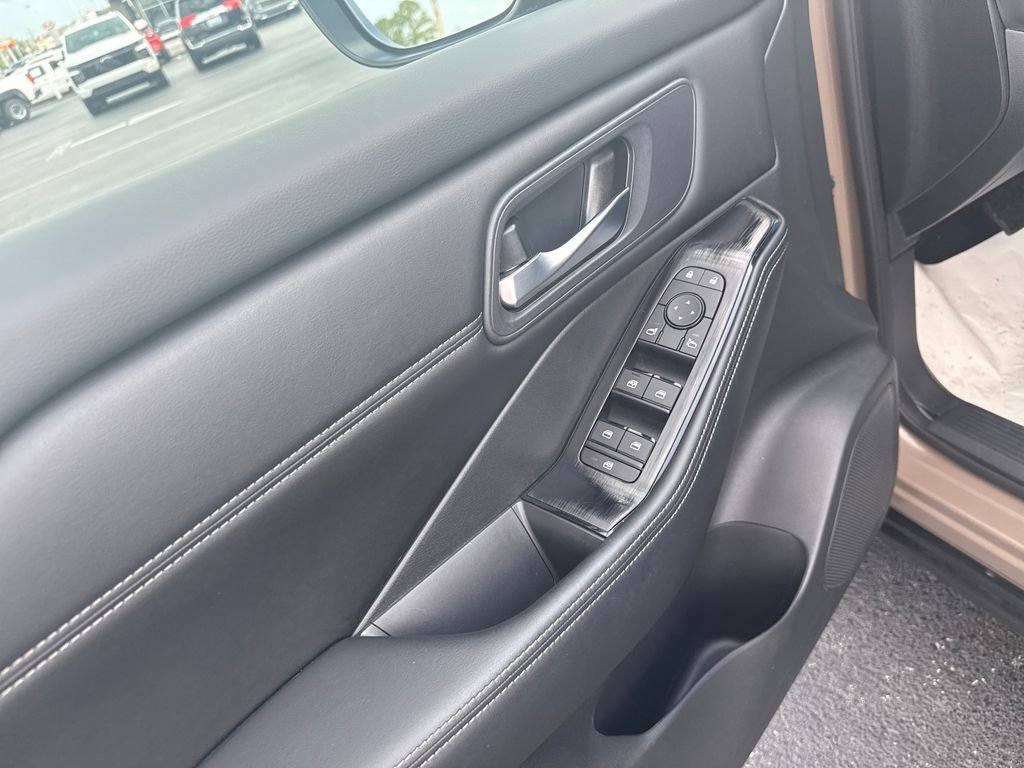 Used 2024 Nissan Rogue SV w/ SV Premium Package FWD image 14