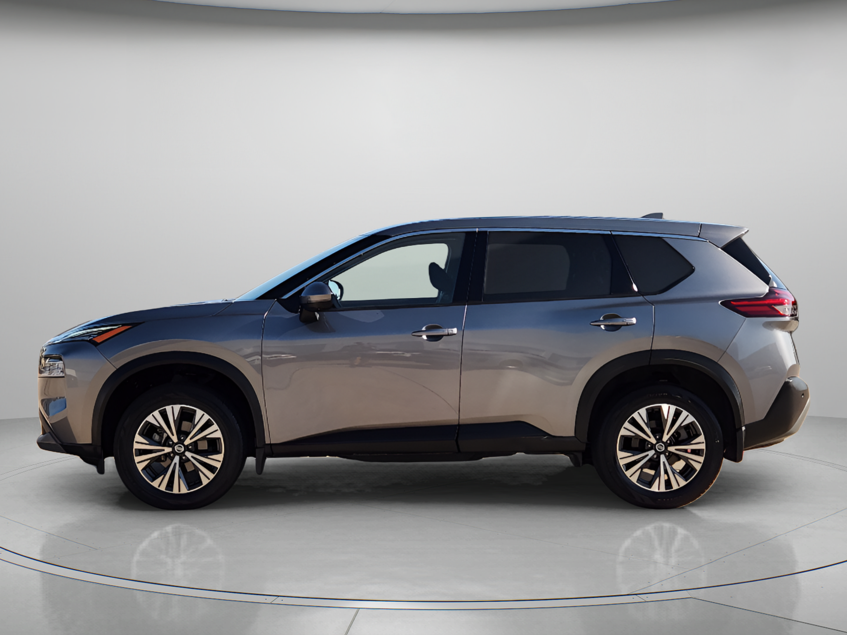 Used 2021 Nissan Rogue SV AWD/4WD image 2