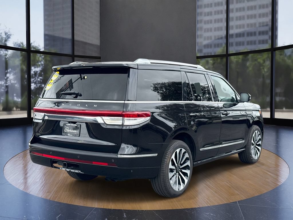Used 2024 Lincoln Navigator Reserve AWD/4WD image 3