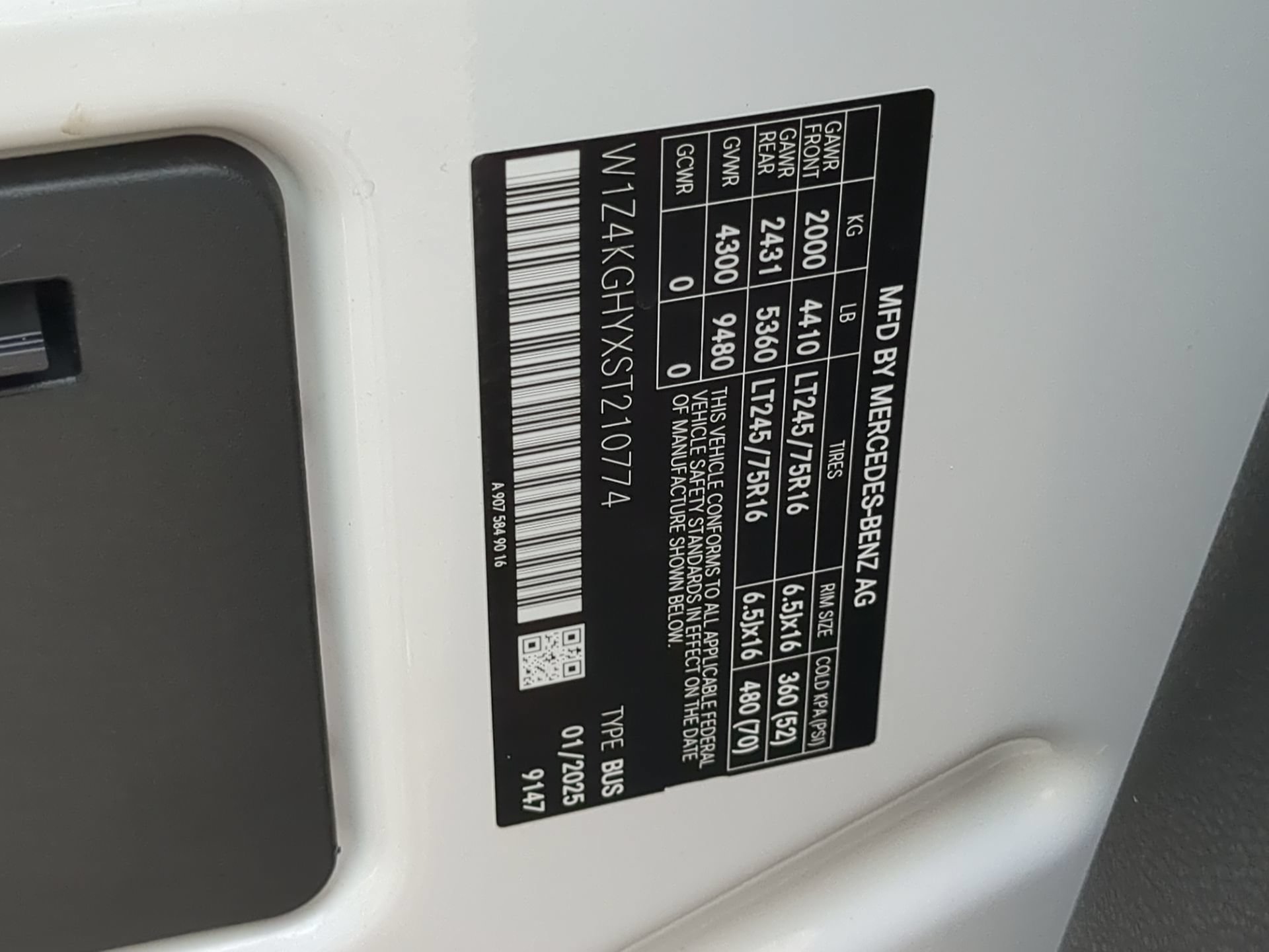 Used 2025 Mercedes-Benz Sprinter 2500 image 71