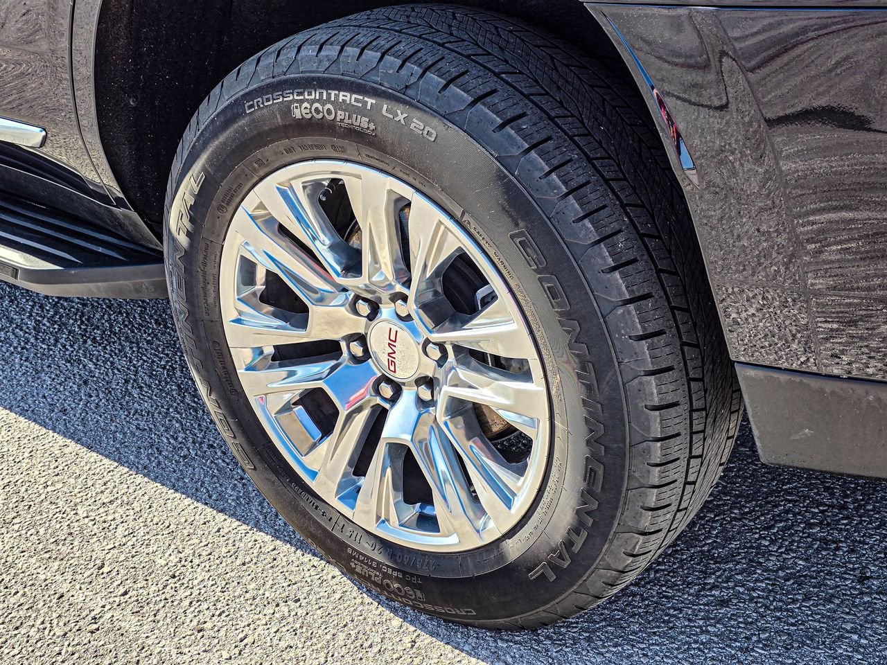 Certified 2025 GMC Yukon Denali image 9