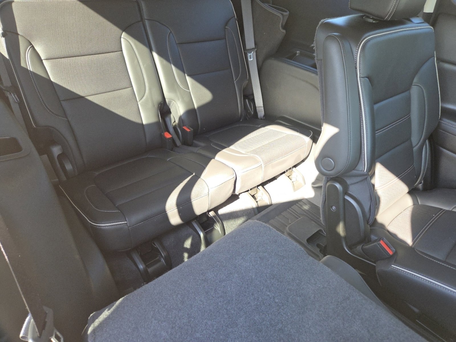 Used 2023 GMC Acadia Denali w/ Denali Technology Package AWD/4WD image 25