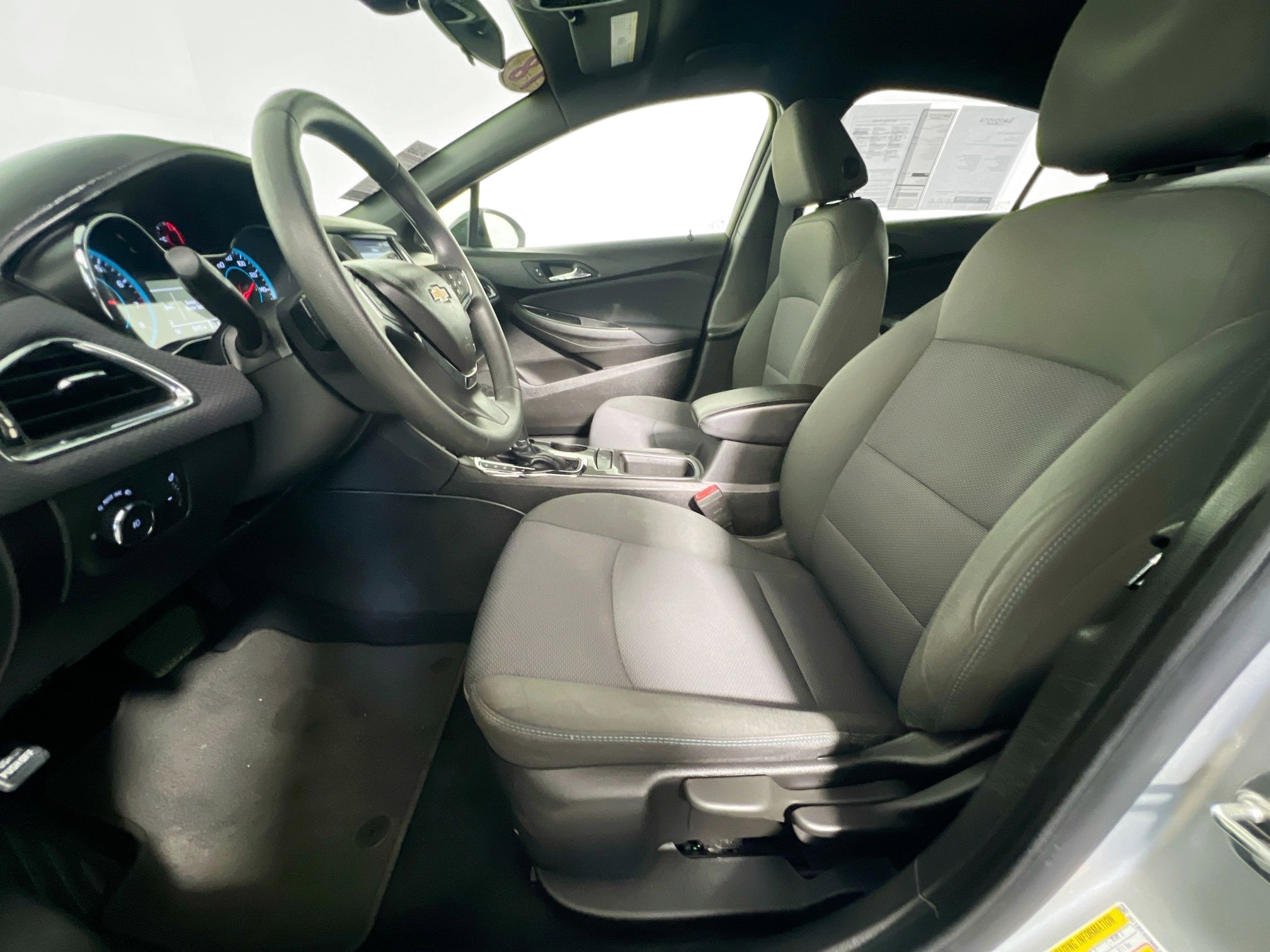 Used 2018 Chevrolet Cruze LT w/ Redline Edition image 14