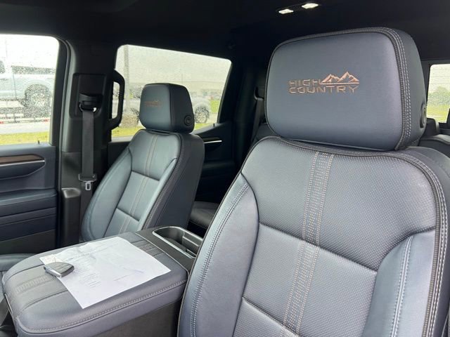 Used 2025 Chevrolet Silverado 1500 High Country AWD/4WD image 9