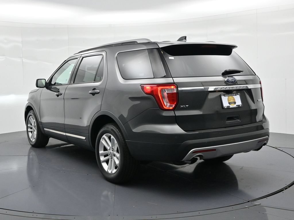 Used 2017 Ford Explorer XLT w/ Equipment Group 202A FWD image 8