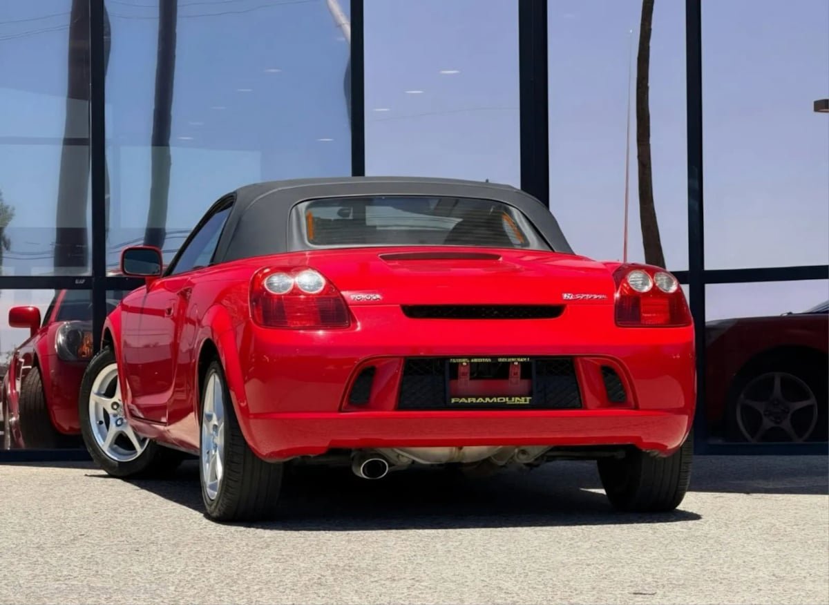 Used 2003 Toyota MR2 RWD image 10