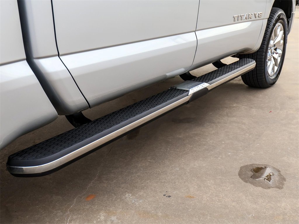 Used 2020 Nissan Titan SL w/ Moonroof Package image 10