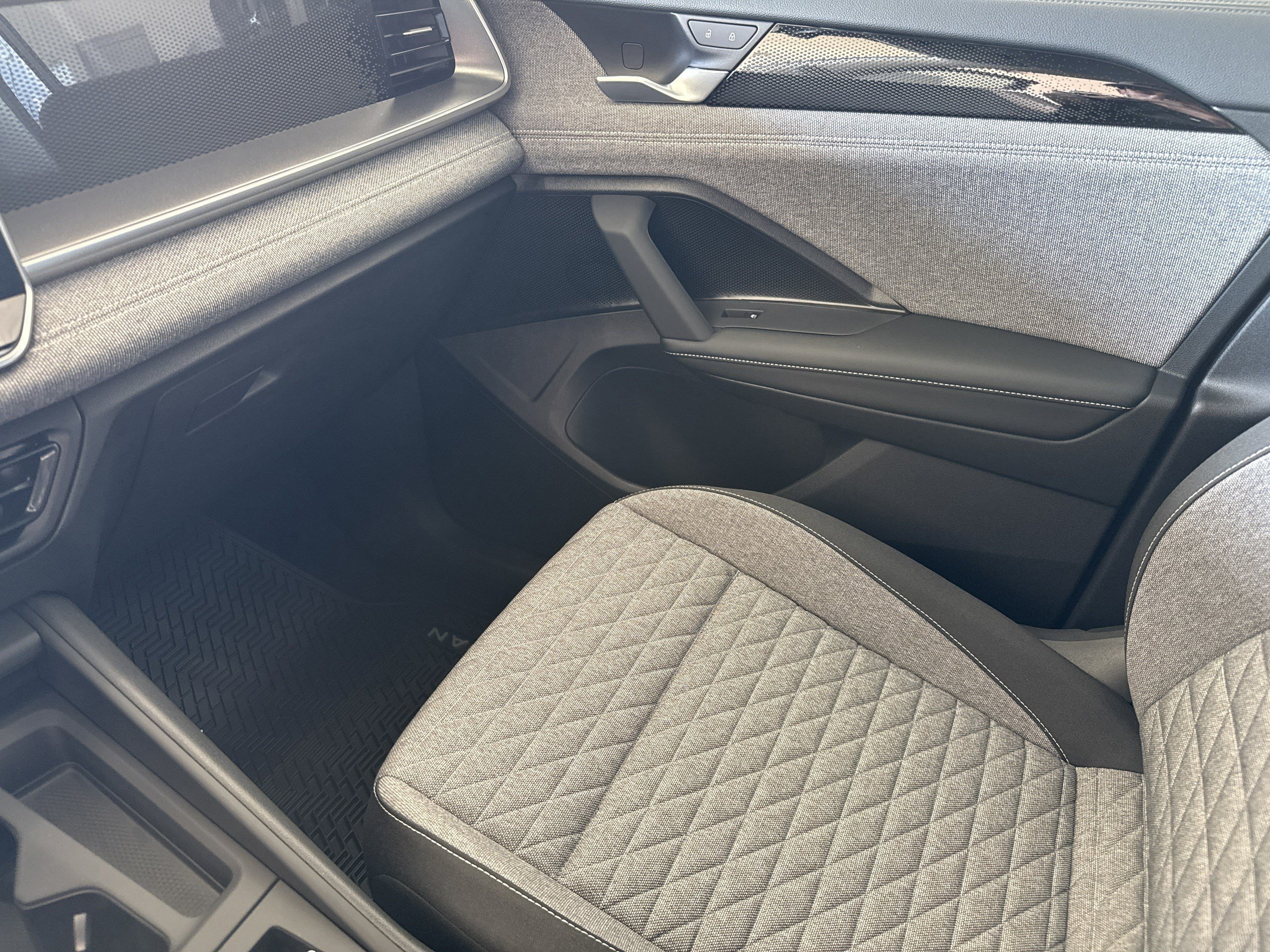 New 2026 Volkswagen Tiguan S FWD image 21