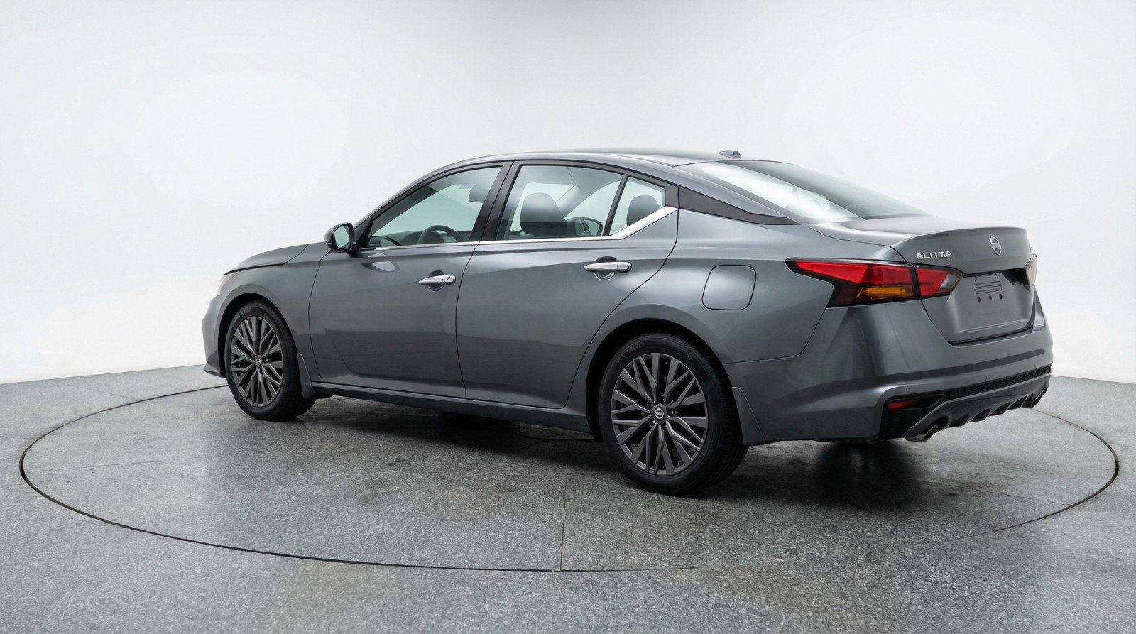 Used 2025 Nissan Altima 2.5 SV image 6