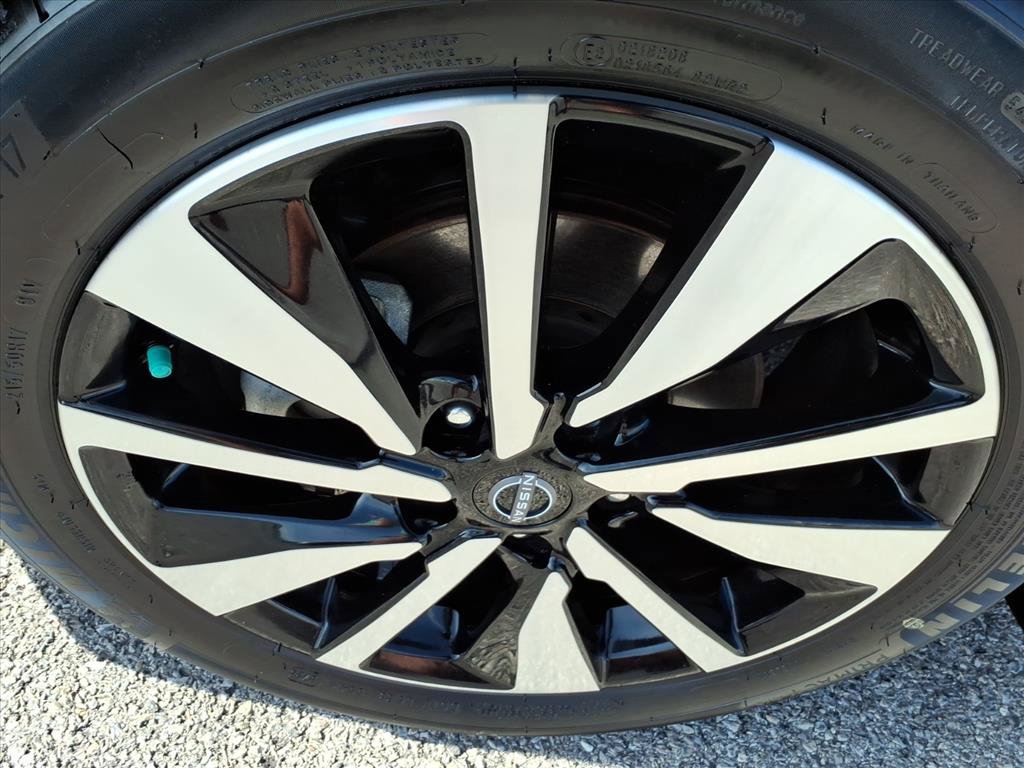 Used 2024 Nissan Sentra SV w/ SV Premium Package FWD image 11