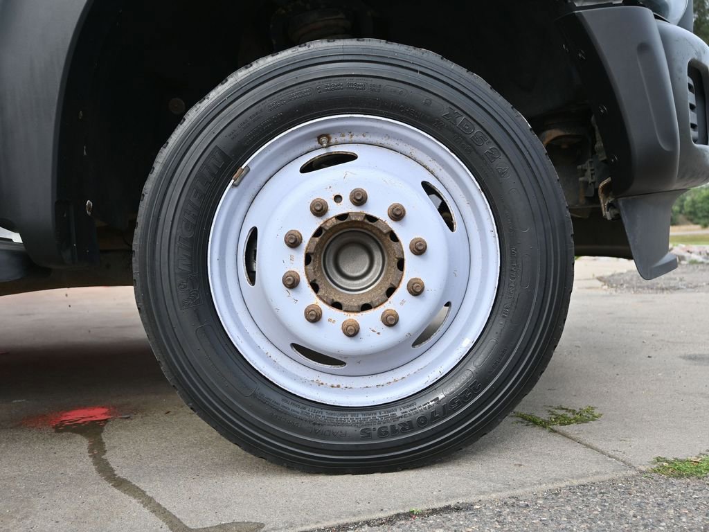 Used 2016 Ford F550 2WD Regular Cab Super Duty image 26