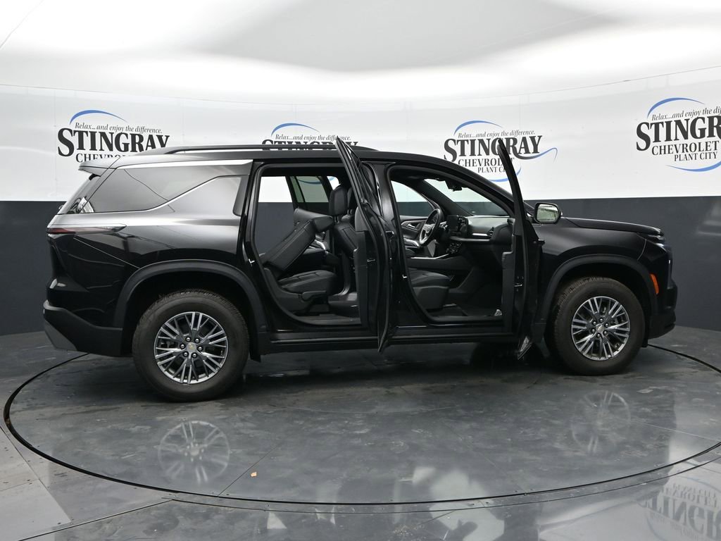 Used 2025 Chevrolet Traverse LT w/ Driver Confidence Package AWD/4WD image 27