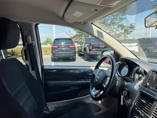 Used 2015 Dodge Grand Caravan SXT w/ Rear Park Assist Package FWD image 32