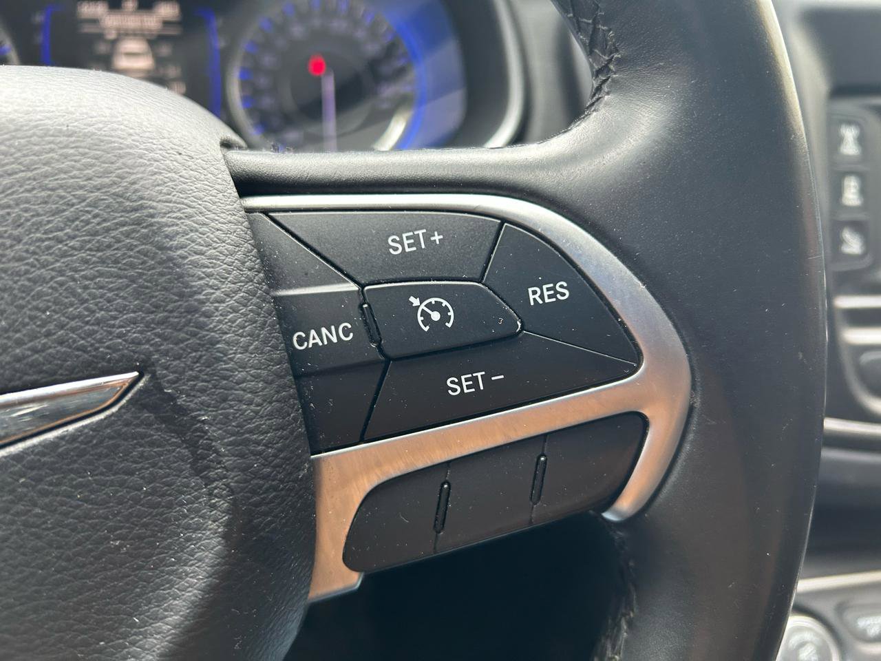 Used 2015 Chrysler 200 Limited w/ Convenience Group image 18