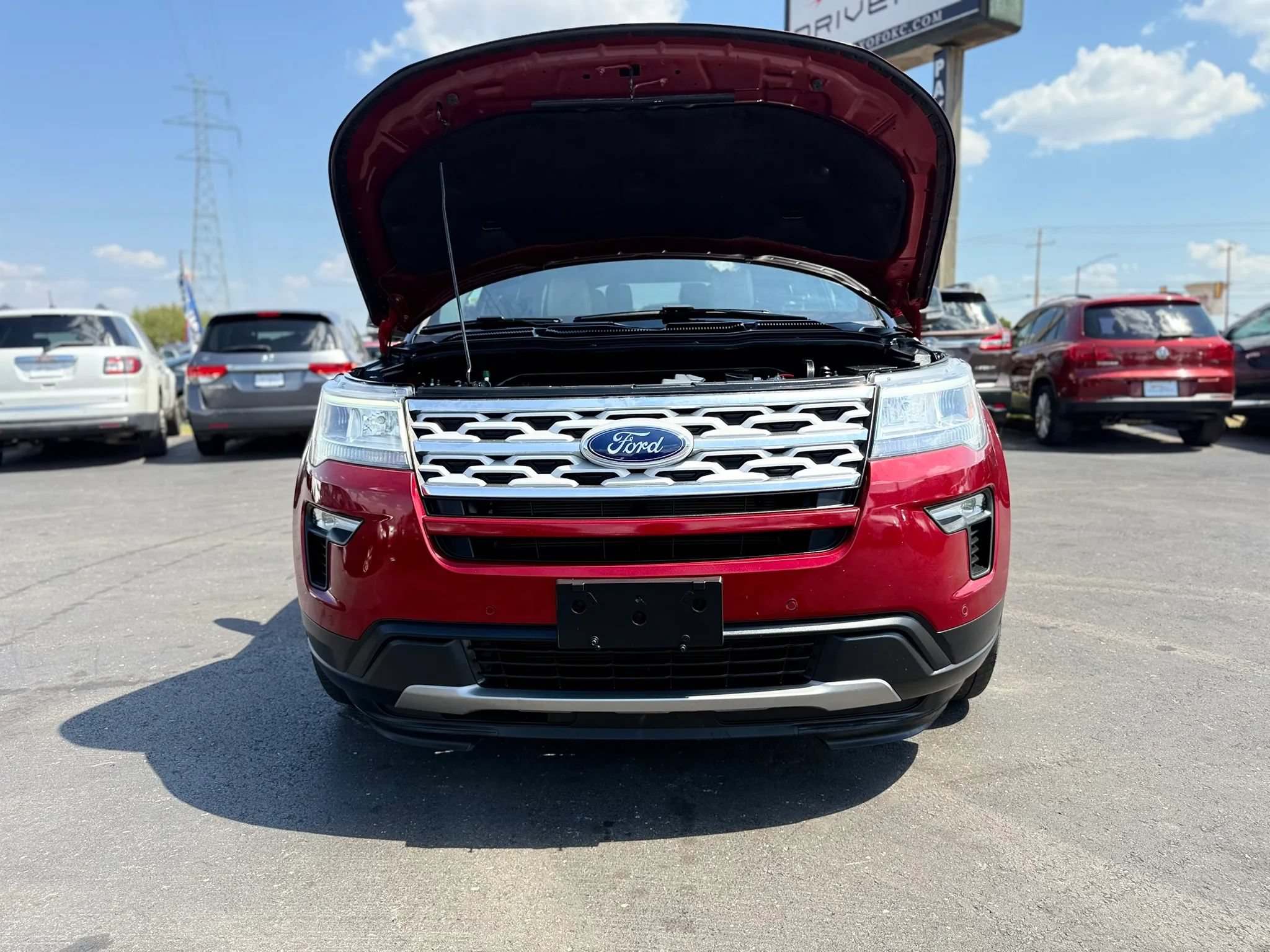 Used 2018 Ford Explorer XLT w/ Equipment Group 202A FWD image 14