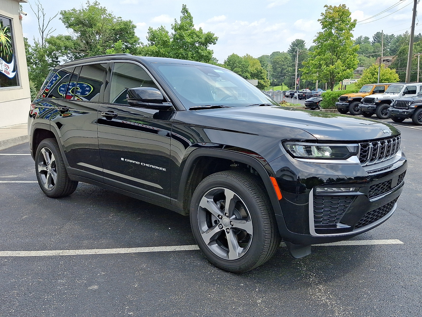 New 2026 Jeep Grand Cherokee Limited w/ Trailer Tow Package AWD/4WD image 2