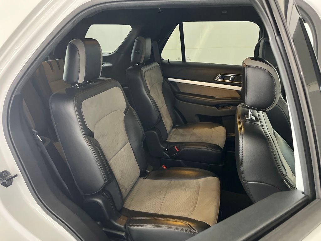 Used 2017 Ford Explorer XLT w/ Equipment Group 202A AWD/4WD image 20
