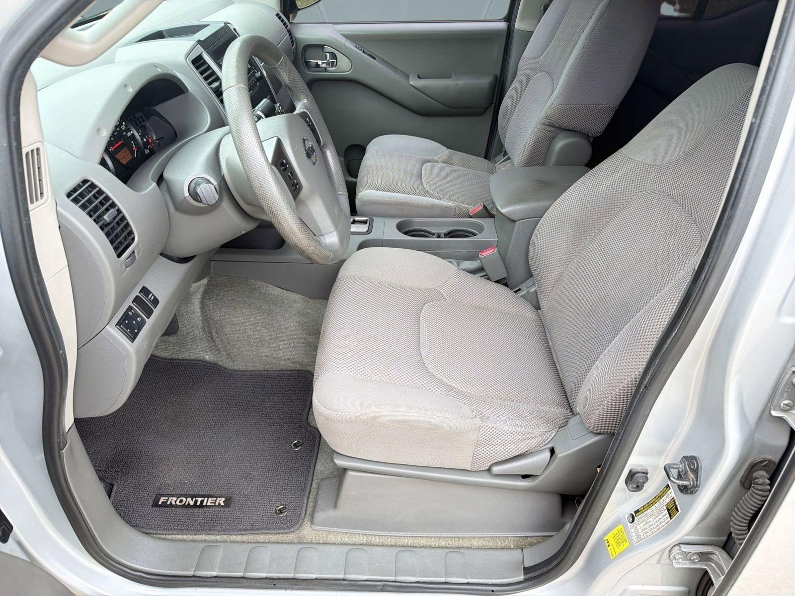 Used 2012 Nissan Frontier SV w/ SV Premium Utility Pkg RWD image 5