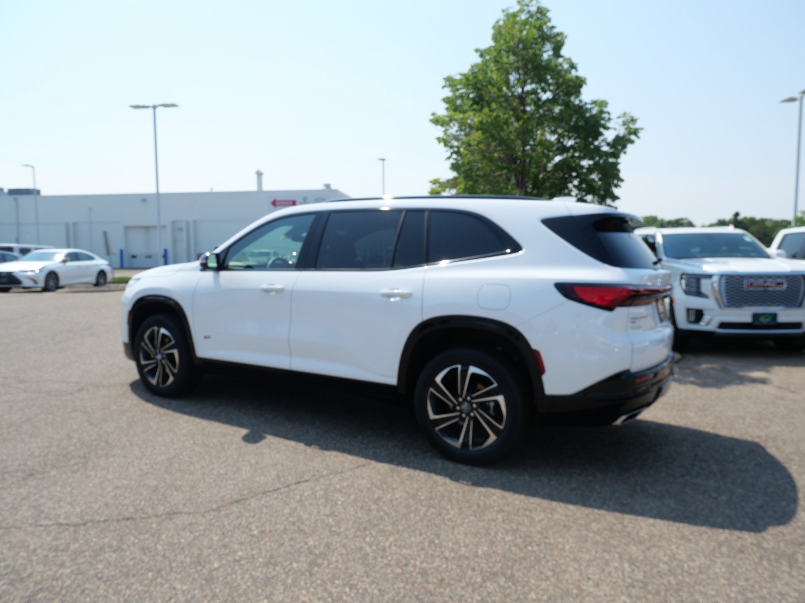 Used 2026 Buick Enclave Sport Touring w/ Power Package AWD/4WD image 2