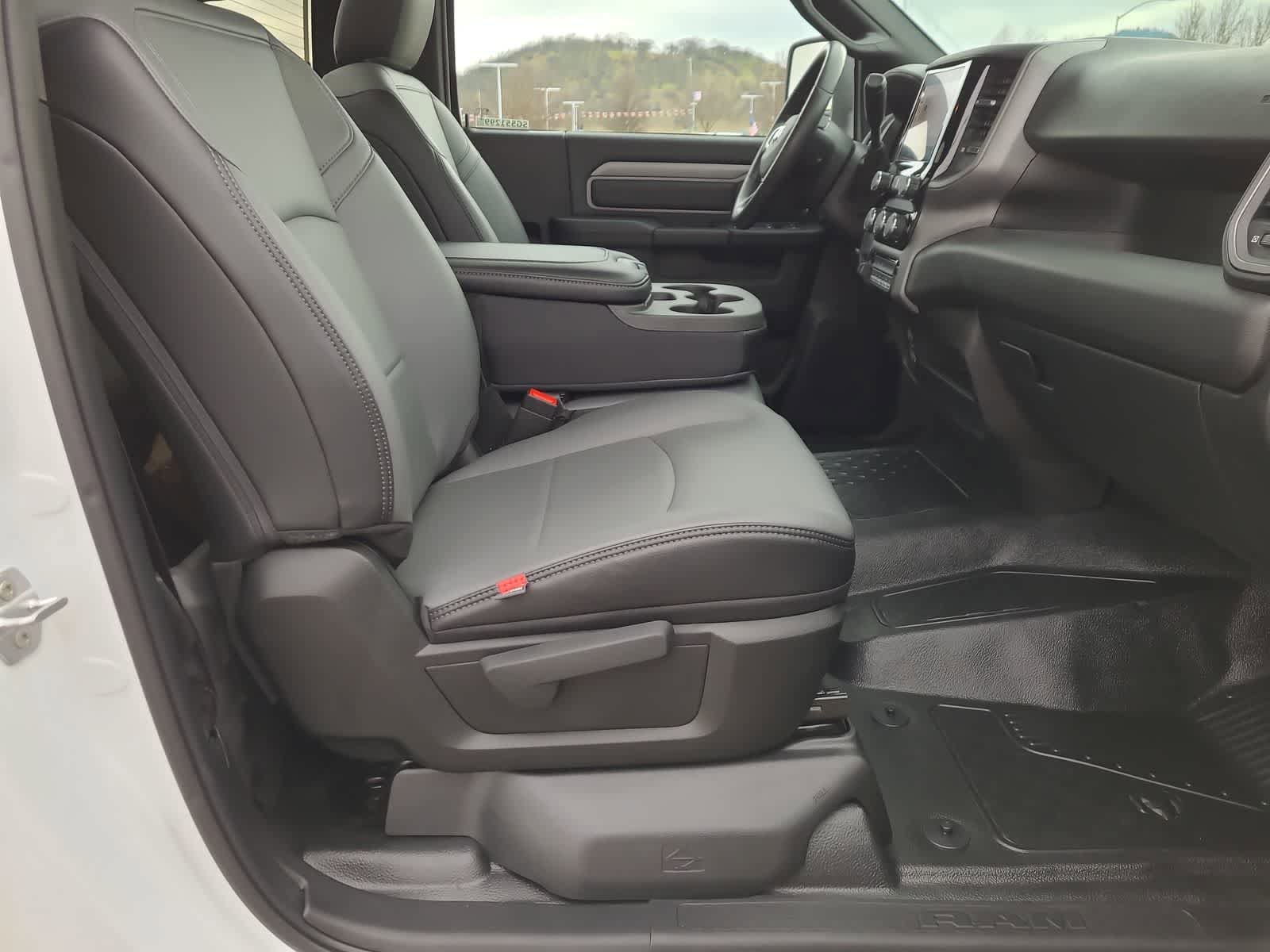 New 2025 RAM 5500 Tradesman AWD/4WD image 22