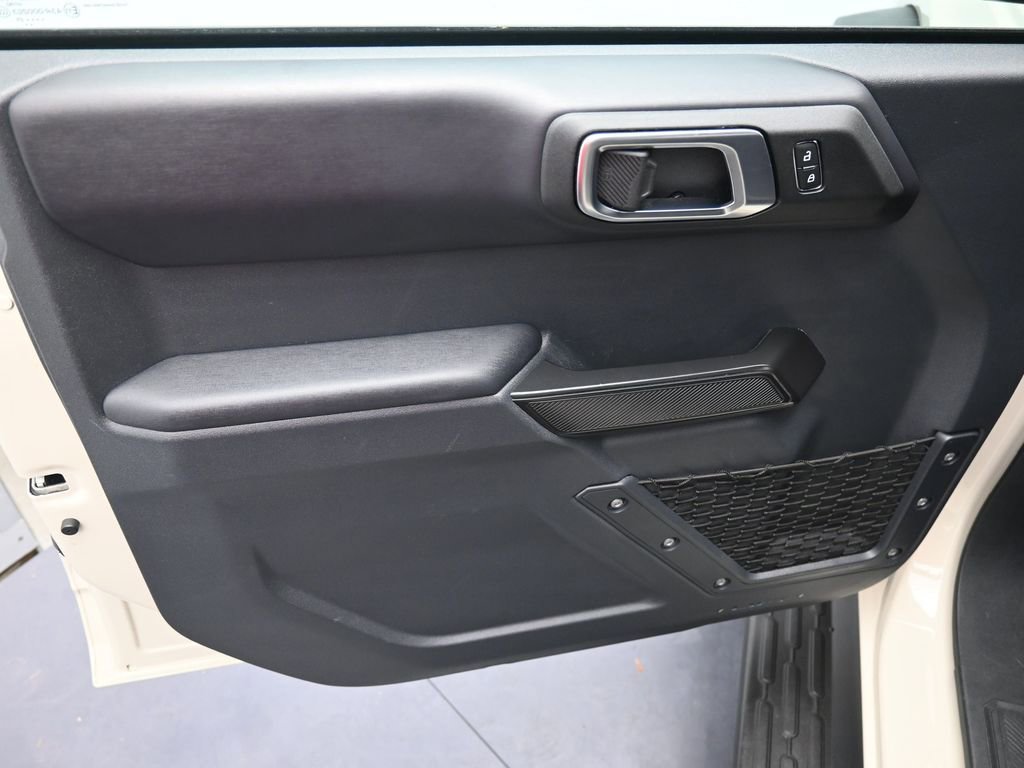 Used 2025 Ford Bronco Outer Banks w/ Sasquatch Package AWD/4WD image 9