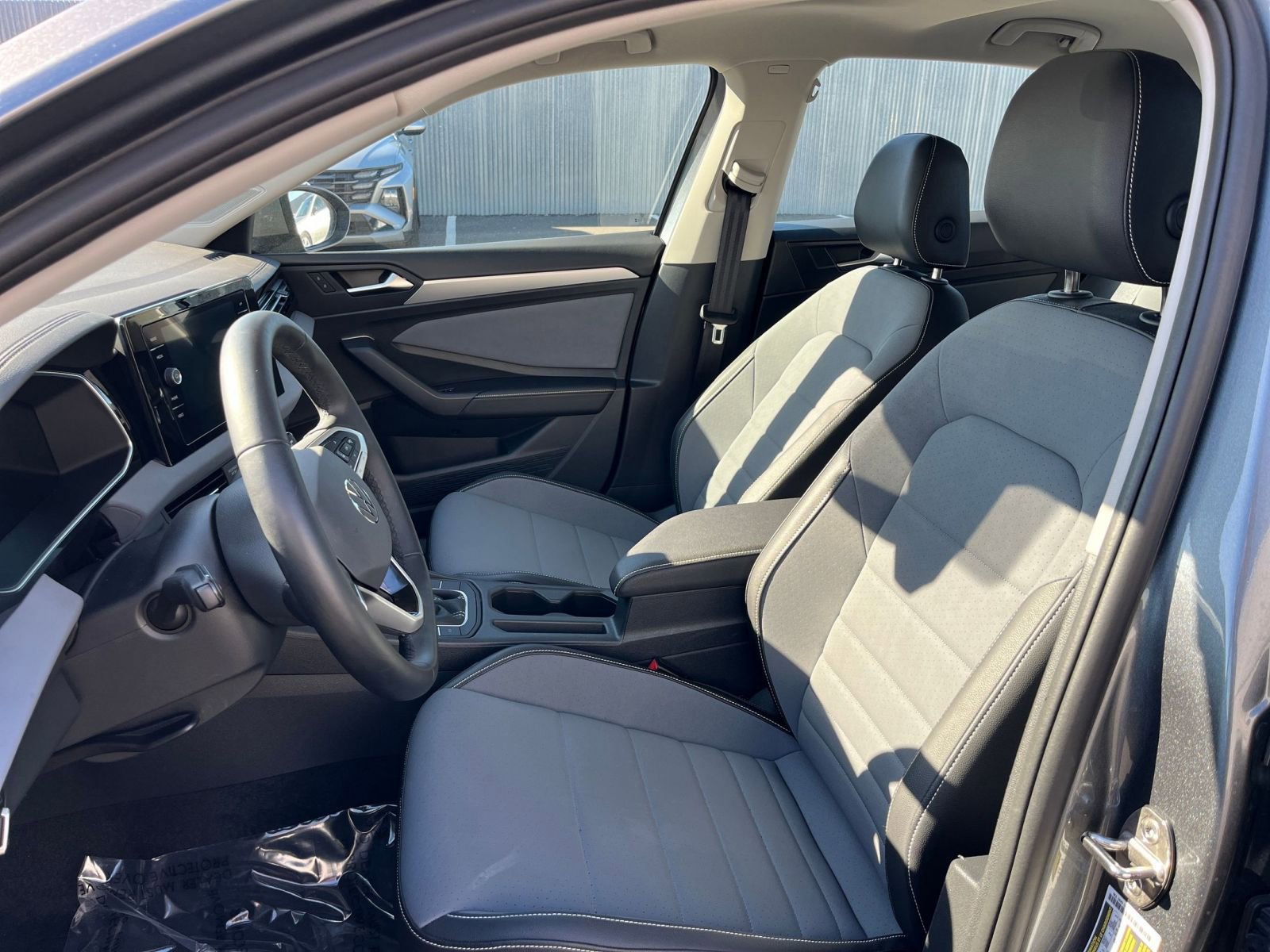 Used 2025 Volkswagen Jetta SE image 35