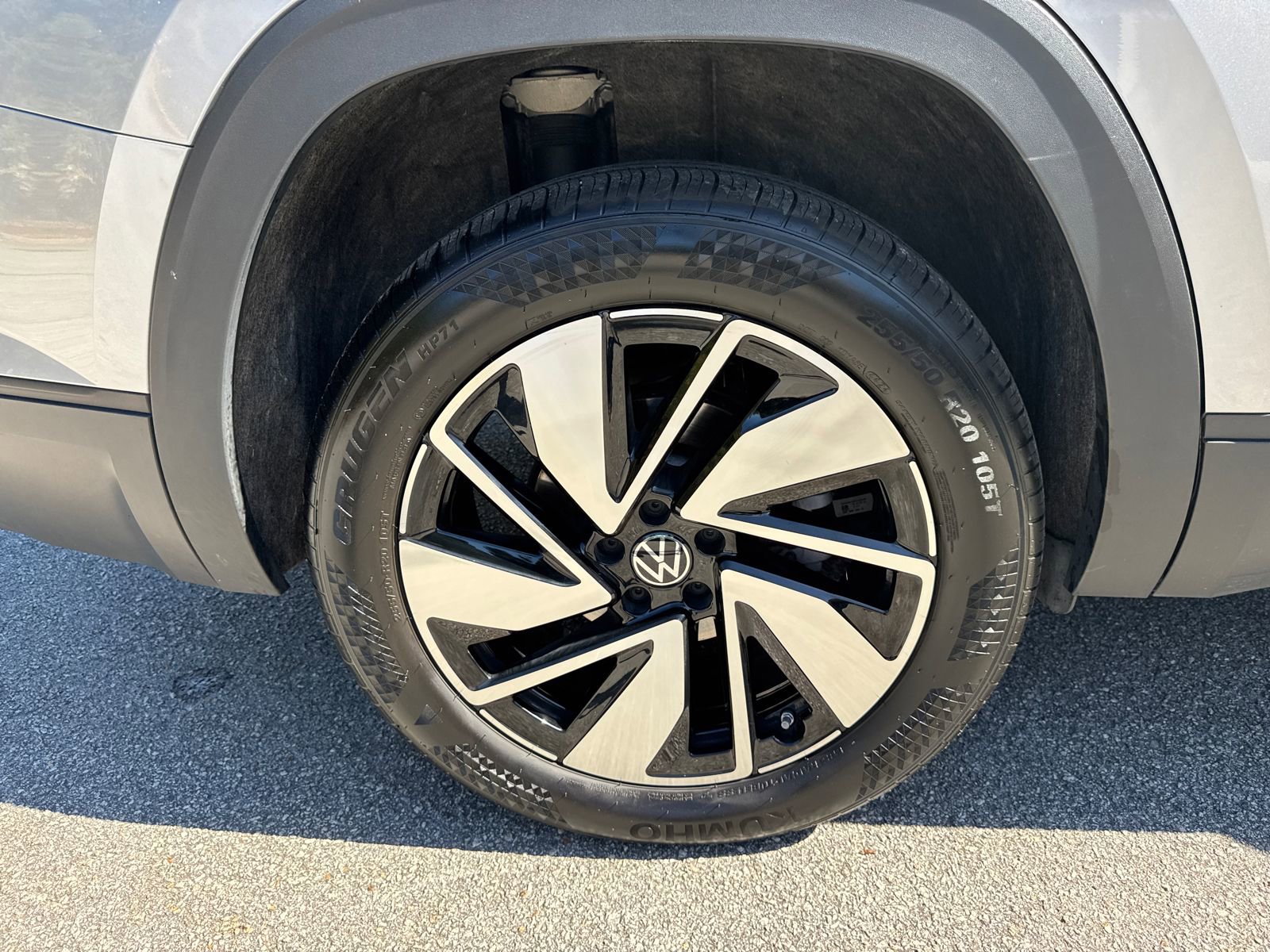 Used 2025 Volkswagen Atlas SE image 17