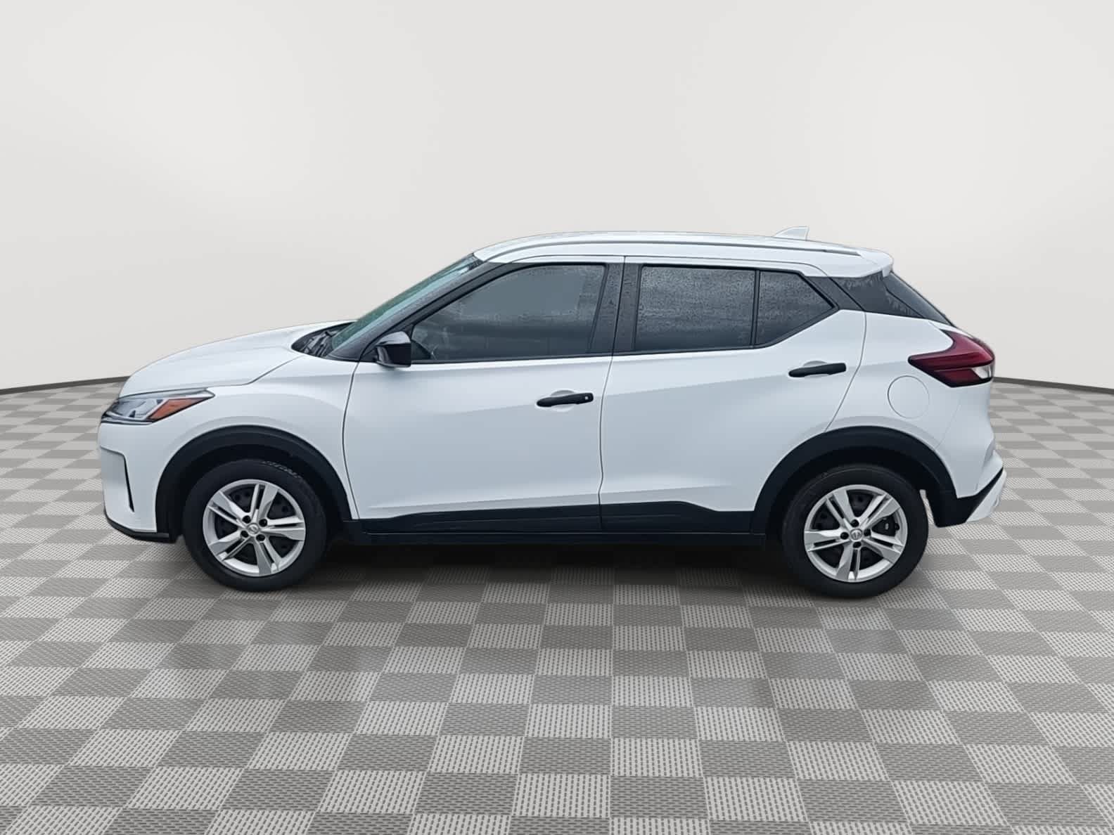 Used 2023 Nissan Kicks S FWD image 5