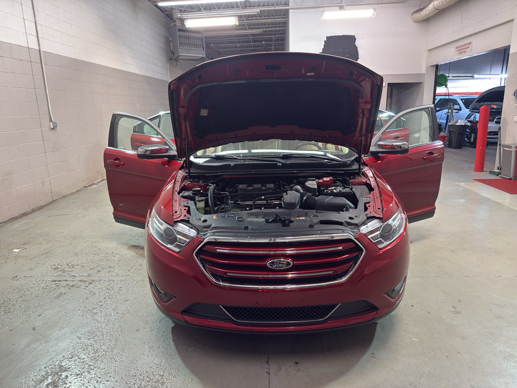 Used 2018 Ford Taurus Limited AWD/4WD image 10