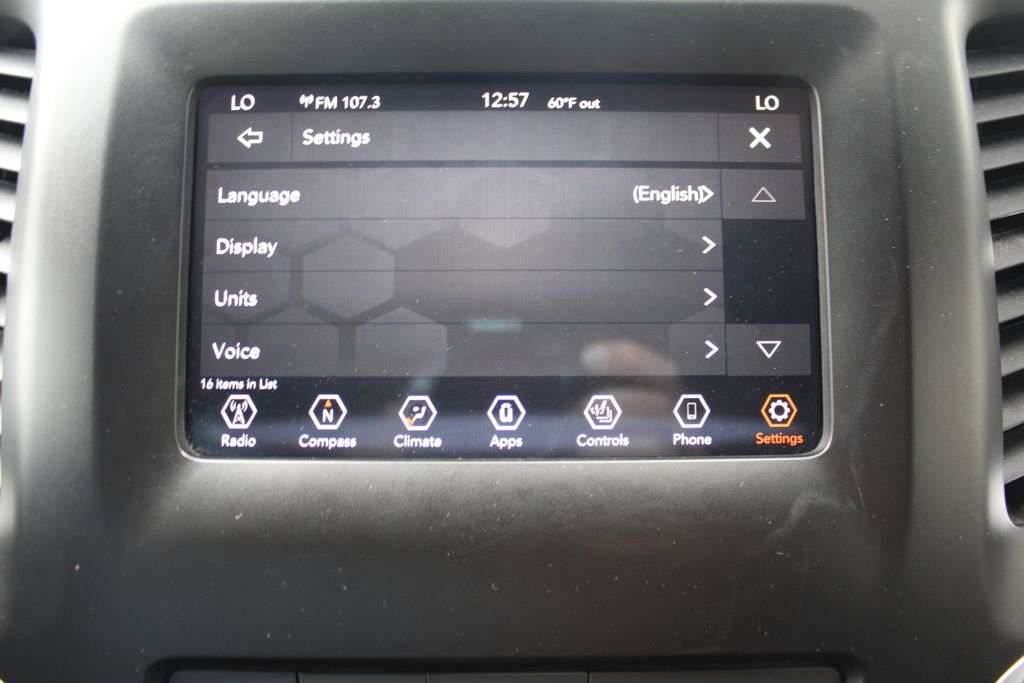 Used 2019 Jeep Cherokee Latitude Plus w/ Comfort/Convenience Group AWD/4WD image 31
