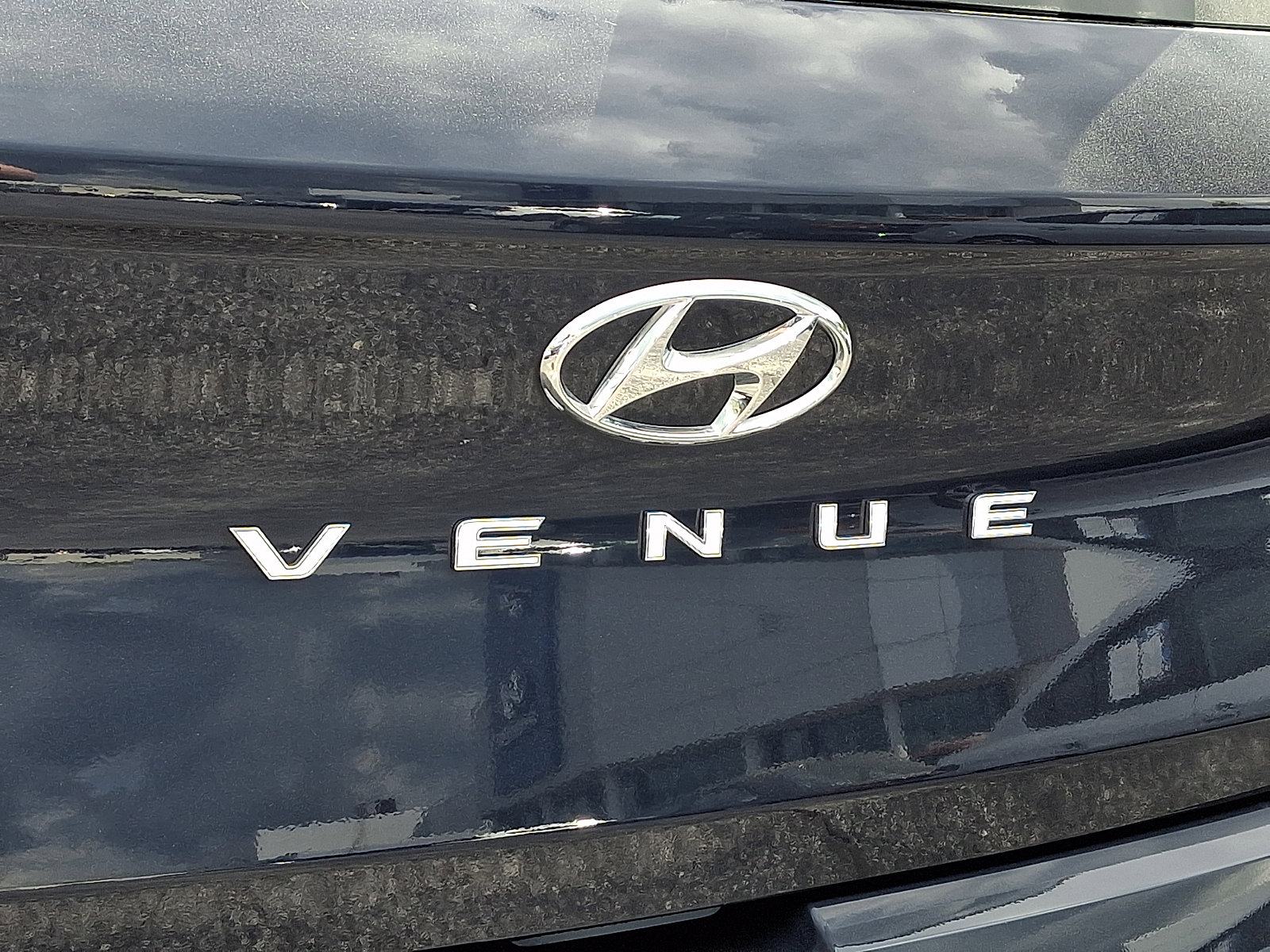 Certified 2022 Hyundai Venue Limited w/ Cargo Package image 30