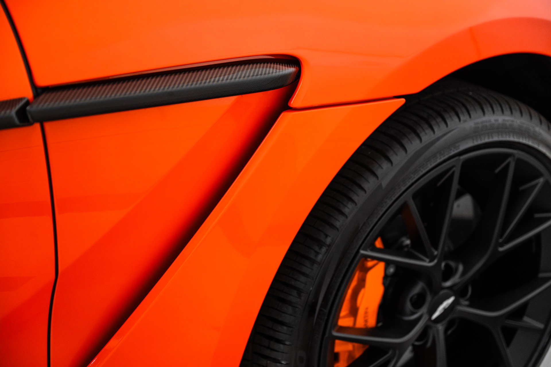 Used 2025 Aston Martin DBX 707 image 9