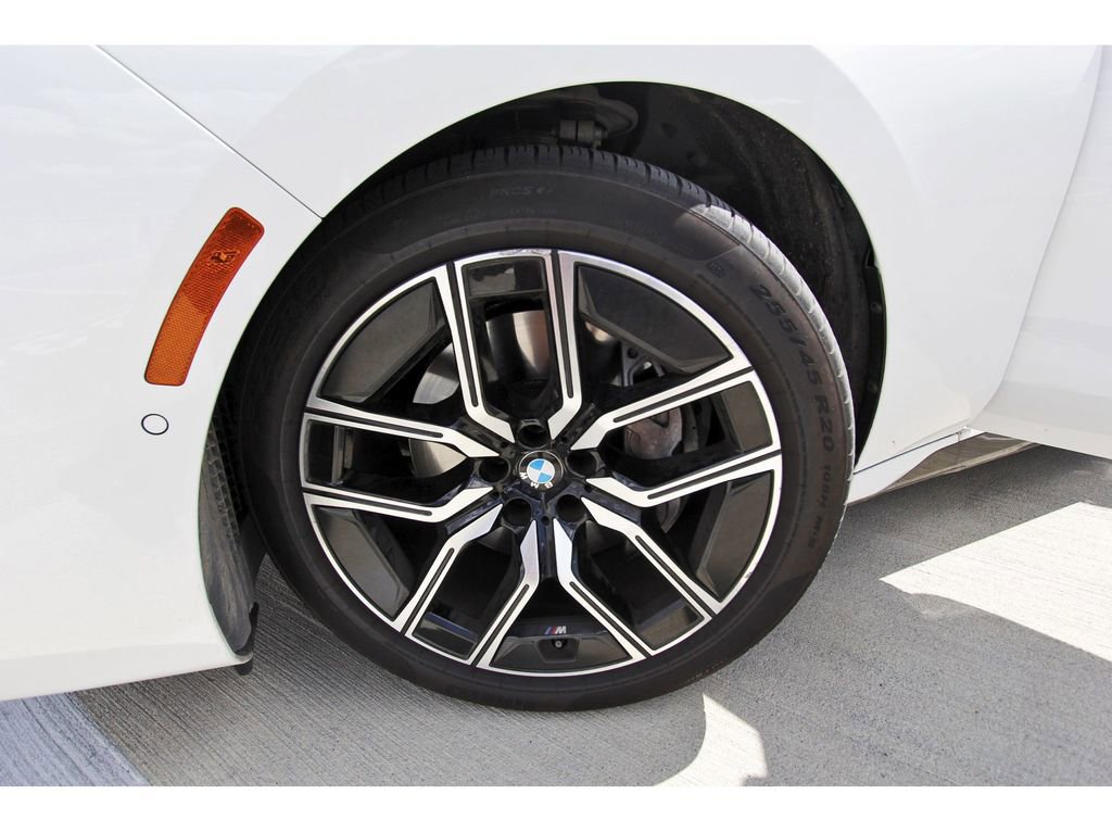 Used 2025 BMW 740i image 30