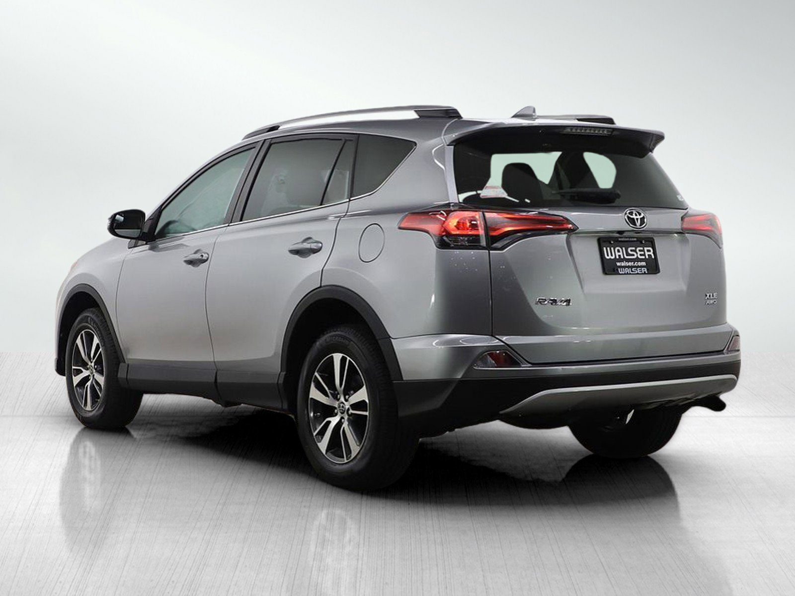 Used 2016 Toyota RAV4 XLE AWD/4WD image 3